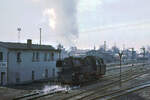 Eine Neubaudampflok der DR, genau die 65 1043, rangiert im Bahnhof Leinefelde.