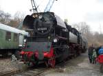 BR 65 1049 des Schsischen Eisenbahnmuseums (SEM) Chemnitz steht auf dem Gelnde des Museums-BW Dresden Altstadt und nimmt Kohle.