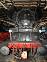 Die Dampflokomotive 65 1049-9 steht im Eisenbahnmuseum Arnstadt.