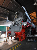 Die Dampflokomotive 065 008-5 wurde 1955 bei LKM gebaut und ist hier im Lokschuppen Pomerania zu sehen. (Pasewalk, Juni 2020)