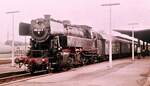 Hallo, 
ich bin neu hier und möchte ein paar historische Bilder anbieten.
Auf dem ersten Foto ist die 65 001 mit Personenzug nach Erbach im Bahnhof Wiebbelsbach-Heubach
im Jahr 1970 zu sehen.