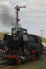 65 018 der Stoom Sichting Netherlands macht am 16.4.11 in Bochum-Dahlhausen Fhrerstandsmittfahrten