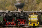 044 377-0, 66 002 und rechts Opellok im Eisenbahnmuseum Bochum Dahlhausen, am 14.04.2018.