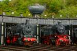 55 3345 & 66 002 am Lokschuppen im Eisenbahnmuseum Bochum Dahlhausen, April 2024.