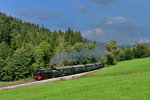 70 083 mit einem Sonderzug am 11.09.2016 bei Ruhmannsfelden. 