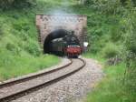 75 1118 fhrt asu dem 805m langen Buchbergtunnel der Sauschwnzlebahn kurz vor Zollhaus-Blumberg am 27.5.07