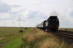 78 468 mit dem SDZ 20096  Sonderzug Deichgraf  von Westerland nach Hamburg-Harburg am Hindenburg Damm nähe Klanxbüll.