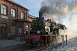 78 468 mit dem Glühwein-Express bei der Einfahrt in den Bahnhof Enniger (18.12.2022)