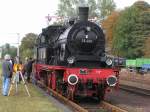 78 468 am 02.10.2004 in Dorsten kurz nach dem Umsetzen um den eigene Personenwagenzug und kurz vor dem Wasserfassen (aus einem Hydranten) im Rahmen einer Tour de Ruhr.