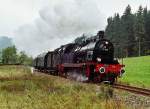 BR 78 mit einem Traditionszug zwischen Manebach und Sttzerbach am 3.10.2005