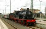 78 468 am 1.4.11 im Bahnhof Dren mit dem  Zug der Erinnerung .