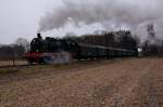 78 468 mit ihrem Nikolaus-Sonderzug von Gtersloh Nord nach Hvelhof, hier zwischen Kaunitz und Hvelhof, 04.12.2011.