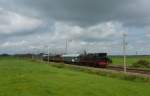 Die 78 468 fuhr am 06.08.2012 mit einem Sonderzug von Emden gen Osten, hier bei Petkum.