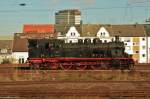 78 468 beim Umsetzen an den Postwagen, fr die berfhrungsfahrt nach Lengerich, kurz vor dem Essener Hbf am 20.04.13.