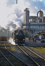 Als Lz durchfahren 80 039 und die Radbod am 14.02.2009 das Hammer Hafengelände