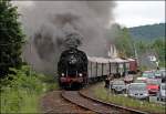 Unweit der Stelle wo die 01 1066 aufgenommen wurde (ID 193876), stampft die 80 039 mit dem Dampfzug die Leichte Steigung bei Menden(Sauerland) hinauf.