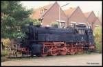 Am 31.10.1992 stand die ehemalige Güterzug Tenderlok 82008 der DB noch als Denkmal am Bahnhof in Lingen.