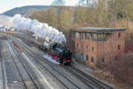 PRESS 86 1744 mit zwei Wagen auf dem Weg nach Zwickau.