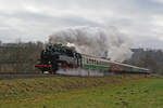 Hier zusehen ist 86 1744 mit einem Sonderzug geschoben von 118 757 am 16.12.23 kurz vor Falkenau Richtung Pockau-Lengefeld.