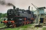 BR 86  beim bekohlen in Erfurt-West, um 1985. Kohlbansen und Lokschuppen sind heute verschwunden, wie auch alle Gleise.