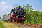 Der sogenannte „Zugbringer“ mit historischen Fahrzeugen am letzten Mai Wochenende zwischen Bergen auf Rügen und Lauterbach Mole.