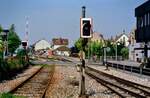 Vom Bahnhof Wiesloch Stadt aus gab es in beiden Richtungen Nebenbahnen der SWEG. Schon am 16.05.1985 wirkte dort alles sehr ungepflegt, so dass sich bei mir schon eine gewisse Erwartungshaltung ergeben hatte. Die ausgestellte Dampflok beim Bahnhofsgebäude hatte die Nummer 14.