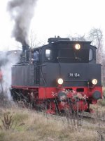 Dampflokomotive BR 91 134 -DR- vor  ihrem  Sonderzug der MEF in Crivitz 06.12.2009