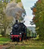 . Zu Besuch beim Dampffestival 2014 der belgischen Museumsbahn CFV3V (Chemin de Fer  Vapeur des trois Valles) - In Olloy-sur-Viroin konnte die Henschel Dampflok 158 Elna mit ihrem Museumszug am 28.09.2014 bildlich festgehalten werden. (Jeanny)

Die Dampflok 158 Elna wurde 1940 von der Firma Henschel in Kassel gebaut und hat ein bewegtes Leben hinter sich. Von 1940-1954 war sie bei der Teutoburger Waldbahn, von 1954-1972 in Kaldenkirchen-Brggen, von 1972-1990 in den Niederlanden (Goes-Borsele), bevor sie 1990 zur Museumsbahn CFV3V (Chemin de Fer  Vapeur des trois Valles) kam.
