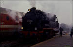 916580 am 25.01.1992 bei starkem Nebel morgens im Bahnhof Eisenach.