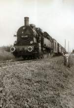 BR 94 auf der ehemaligen Traditionsbahn Erfurt-West zwischen Marbach und Erfurt-West, Aufnahme von 1988