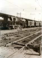 BR 95 ist mit Personenzug aus Erfurt-West in Erfurt Hbf eingefahren, um 1988