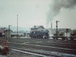 Br 95 mit Zementzug bei der Ausfahrt aus dem Bahnhof Saalfeld im September  1978 mit Zementzug