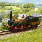 23. Mai 2009, Vom 21. bis 24. Mai fand in Lichtenhain das Bergbahnfest der Oberweißbacher Bergbahn statt. Als  Lockvogel  hatte die Initiatoren die  SAXONIA  auf ihre Gleise gestellt. Lokgeschichte: Im Oktober 1985 wurde eine Arbeitsgruppe für den Nachbau der Lokomotive gegründet. Vorgesehen war, diese anlässlich der Feierlichkeiten zum 150. Jubiläum der ersten deutschen Ferneisenbahn Leipzig–Dresden am 8. April 1989 erstmals einzusetzen. Die Konstruktion und die Fertigung des Nachbaukessels wurde dem VEB Dampfkesselbau Übigau in Dresden anvertraut. Damit lieferte der Betrieb fast genau 150 Jahre nach dem Original-Kessel nun auch den modernen Nachbau. Alle anderen Bauteile lieferten verschiedene Dienststellen der DR (Bw Dresden, Oebisfelde, Berlin-Pankow und Weißenfels sowie die Aufarbeitungswerkstatt Wilsdruff). Die Endmontage fand im Raw Halle statt. Der Bau des Tenders erfolgte in Waren (Müritz). Am 1. Oktober 1988 wurde die neue Lok im Raw Halle erstmals angeheizt. 14 Tage später zeigte sie bei einer Probefahrt nach Eisleben ihre volle Funktionsfähigkeit. Das Bw Leipzig Hbf Süd wurde ihr Heimat-Bw. Am 8. und 9. April 1989 führte sie die Fahrzeugparade zum Jubiläum der ersten deutschen Ferneisenbahn bei Riesa an. Eigentümer der Lok ist das DB Museum Nürnberg. Seit 2011 ist sie nicht mehr betriebsfähig und als Leihgabe im Verkehrsmuseum Dresden ausgestellt (Quelle: Wiki  LDE-Saxonia ).