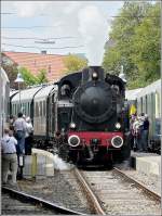 Die Dampflok D-n2t N 34  Losheim  des Museums-Eisenbahn-Clubs Losheim kommt am 31.05.09 mit ihren historischen Wagen im Bahnhof von Losheim am See an.