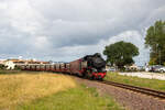 Die Br 99 2323-6  der Mecklenburgischen Bäderbahn Molli mit ihrem Zug zwischen Kühlungsborn und Heiligendamm. 25.7.2023