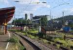 Blick auf den alten Bahnsteig Gleis 4 und 5 in Völklingen. Von dem Bahnsteig fuhren früher die Züge in Richung Thionville ab.

Völklingen 30.09.2023