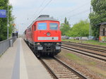 232 238-6 mit einem Lokzug bestehend aus einer BR 155 und 362 755 -1 bei der Durchfahrt durch Gransee in Richtung Berlin am 18. Mai 2016.