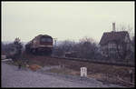 DR 120049 fährt mit einem Schotterzug aus Eisenach kommend am 29.3.1991 in den damaligen Grenzbahnhof Gerstungen ein.
