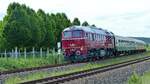 Die Taigatrommel vom Erfurter Bahnservice   V200 507 ( 9280 5220 507-9 D-EBS ) mit einem Sonderzug auf dem Weg von Gera nach Saalfeld am 21.5.2022.