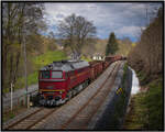 120 274-6 - Oelsnitz 23.04.23 - Fotogüterzug bei der Einfahrt in den Bahnhof Oelsnitz / V.