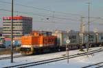 201 878-6 (Locon 209) zieht am 4.12.10 einen Containerzug vom CT Waltershof Richtung Rbf Alte-Sderelbe.