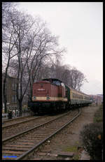 202682 fährt hier am 21.3.1992 um 14.28 Uhr mit dem P 19412 in Thale ein.