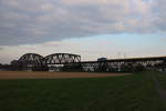 V100 der Spitzke auf dem Weg von Moers in Richtung Oberhausen auf der Haus-Knipp Brücke