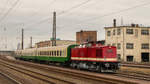 2. März 2019 in Köthen. Der Sonderzug mit 112 565-7 erreicht gleich den Bahnsteig. 