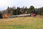 112 331-4 (OSEF) fuhr am 14.12.19 einen Sonderzug von Schwarzenberg nach Schlettau. Hier ist der Zug in Raschau zu sehen.