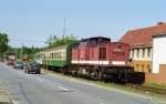Am 19. Mai 1999 hat 202 446-1 mit einer Regionalbahn aus Koenigsbrueck gerade Ottendorf Okrilla Nord verlassen.