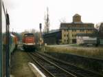 Zugkreuzung im Bahnhof Mulda(Sachs) an der KBS514 Freiberg(Sachs)-Holzau im November 1998.