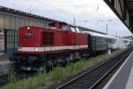 112 565 der PRESS mit einem aus historischen Reichsbahn-Wagen gebildeten Sonderzug des Vereins Schsischer Eisenbahnfreunde (VSE) nach Wernigerode (Bahnhofsfest) und Bad Harzburg, am Morgen des