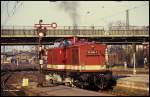 112494 fährt am 18.3.1990 durch den Bahnhof Dessau. - Ganz im Hintergrund ist noch ein russischer Tankwagen zu sehen!