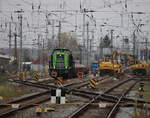 HVLE/BUG 203 105-2 stand am 06.11.2020 mit Bauzug im Vorfeld vom Rostocker Hbf.06.11.2020